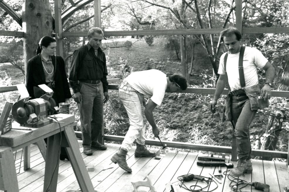 Martin Puryear at the installation of <em>Pavilion in the Trees</em>. Photo Wayne Cozzolino © 1993 for the Association for Public Art.