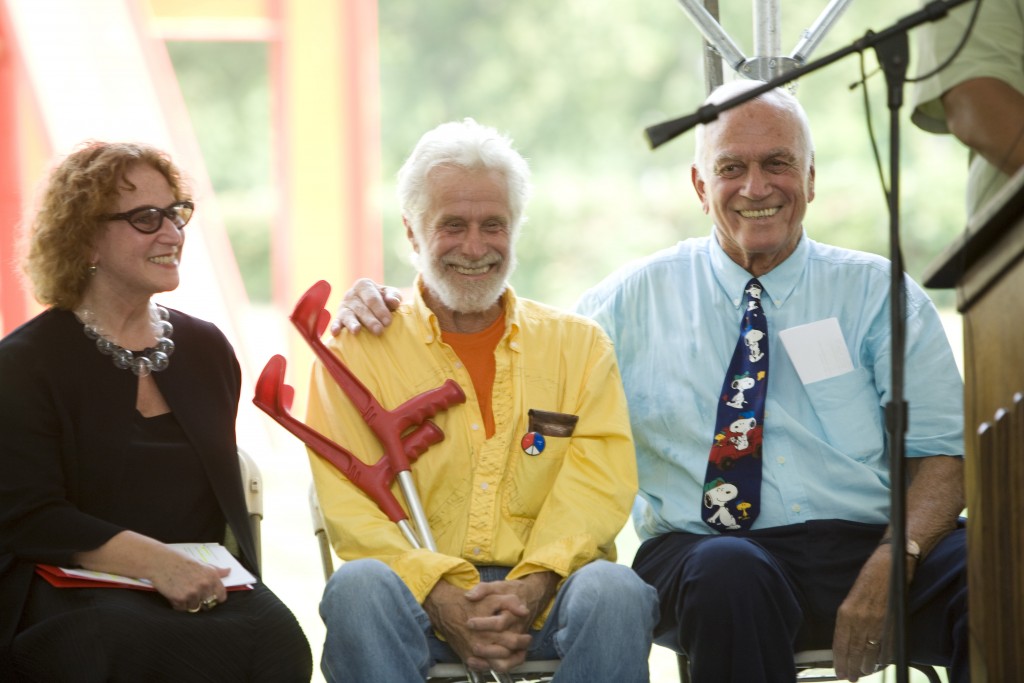 Art Association Executive Director Penny Balkin Bach, artist Mark di Suvero, and David Pincus at the dedication ceremony.