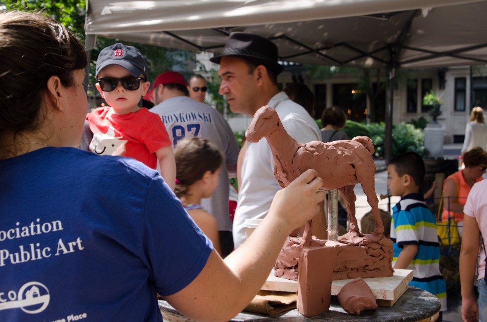 <em>Sculpture Zoo in Rittenhouse Square</em> sculpture demonstration. Photo Alec Rogers © 2015 for the Association for Public Art