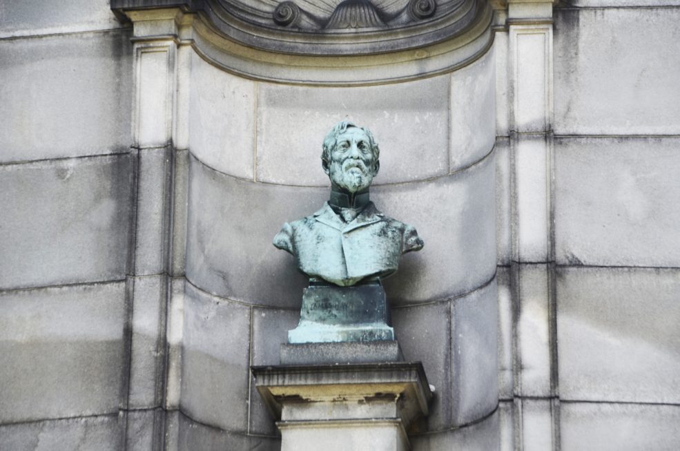 <em>James H. Windrim, Esquire</em> by Samuel Murray (1870-1941). Photo Alec Rogers © 2016 for the Association for Public Art.