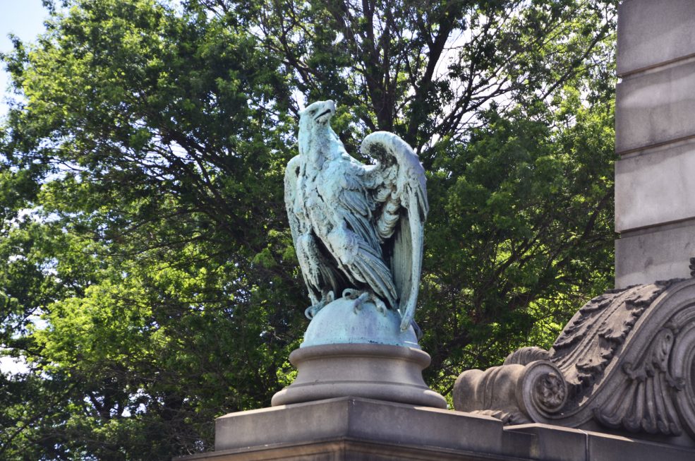 <em>Two Eagles and Globes</em> by John Massey Rhind (1860-1936). Photo Alec Rogers © 2016 for the Association for Public Art.
