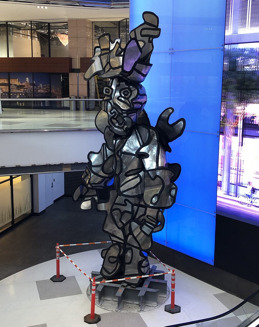 Milord la Chamarre sculpture indoors - Dubuffet