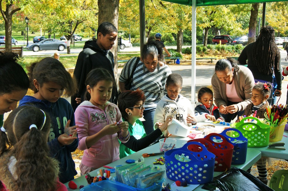 Families participate in a sculpture making workshop at <em>Sculpture Saturdays</em>. Photo Caitlin Martin © 2011 for the Association for Public Art.