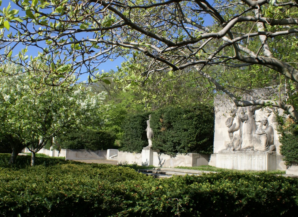 South Terrace of the Ellen Phillips Samuel Memorial. Photo Caitlin Martin © 2010 for the Association for Public Art.