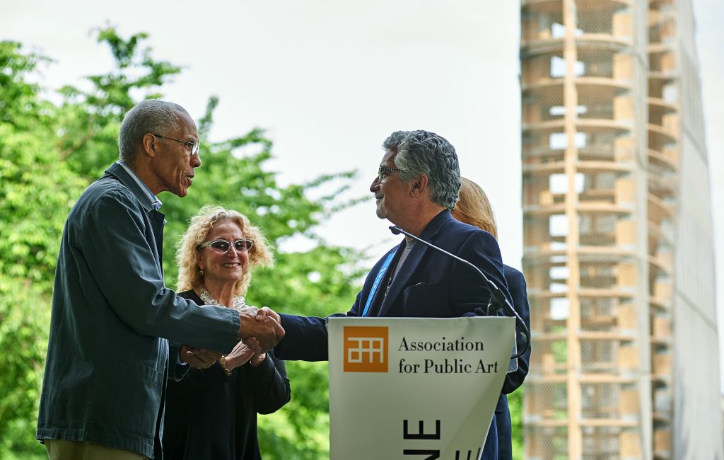 Former Deputy Mayor for Economic Development and Director of Commerce for the City of Philadelphia, Alan Greenberger presenting the Medal of Honor to Martin Puryear. Photo: Albert Yee