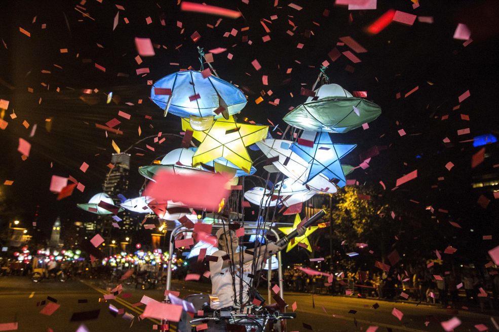 <em>Cai Guo-Qiang: Fireflies</em> opening celebration on the Parkway. Photo Meredith Edlow © 2017.