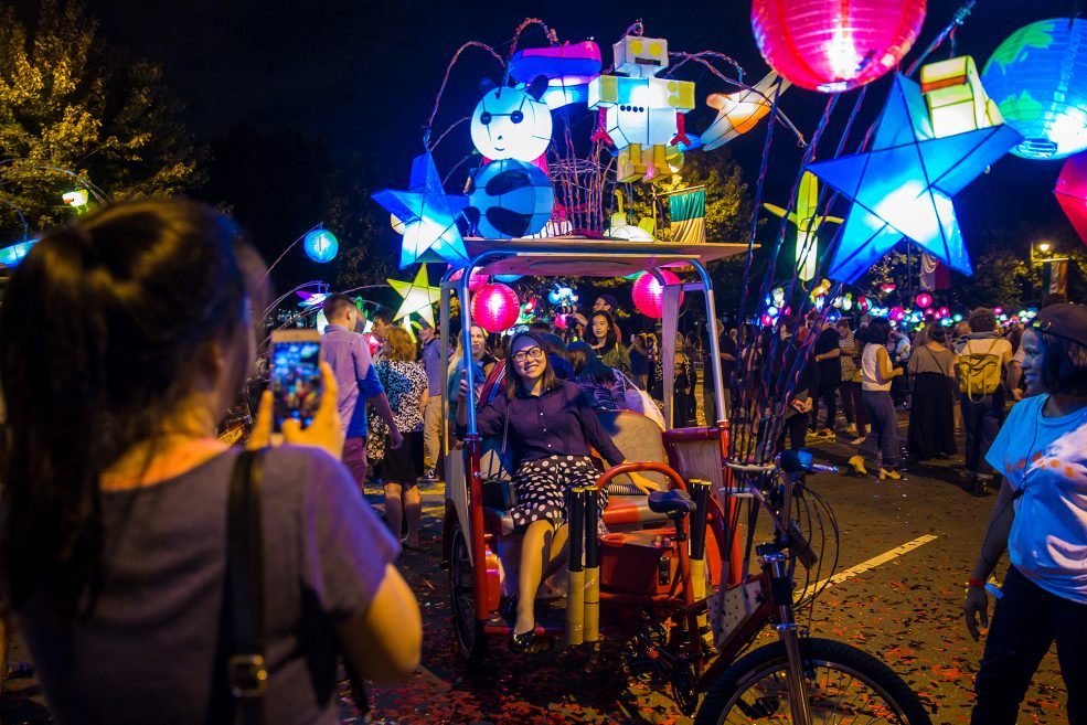 <em>Cai Guo-Qiang: Fireflies</em> opening celebration on the Parkway. Photo Jeff Fusco Photography © 2017.