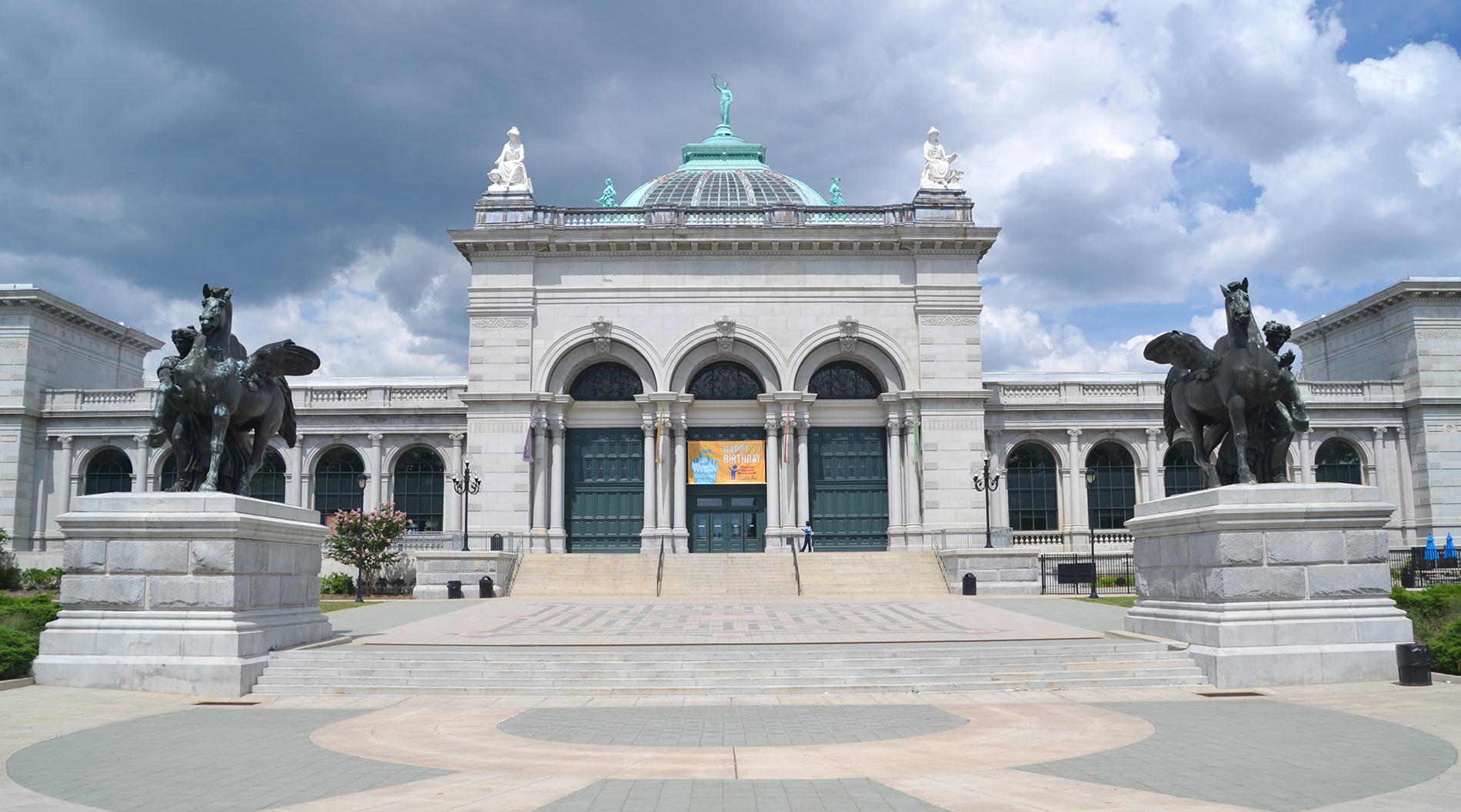 Front entrance of Memorial Hall with large bronze Pegasus sculptures
