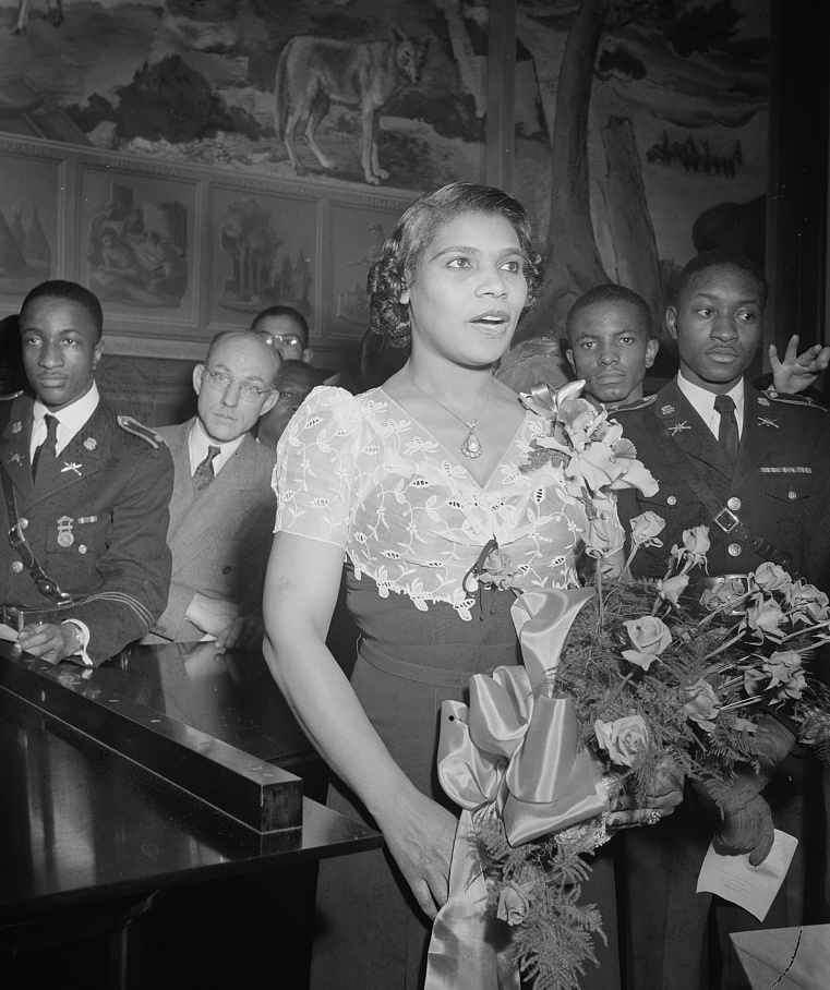 Black and white photo of singer Marian Anderson in 1943 singing "The Star Spangled Banner" at the dedication of a mural commemorating her free public concert on the steps of the Lincoln Memorial on Easter Sunday, 1939.
