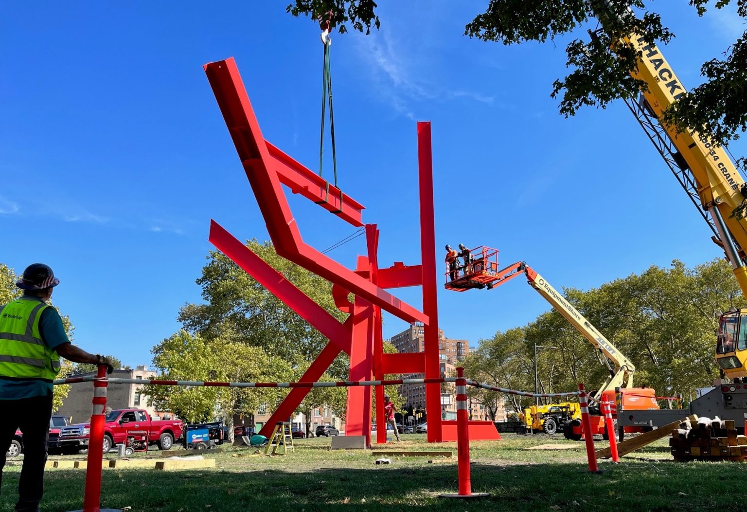 Iconic Mark di Suvero sculpture returns to the Parkway with a fresh