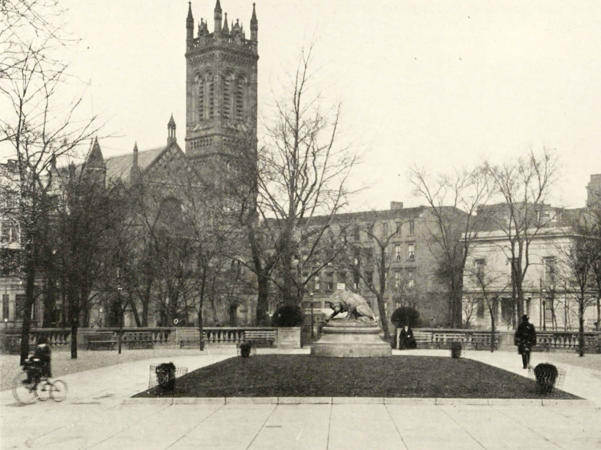 historic black and white photo of Rittenhouse Square in Philadelphia